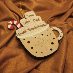 Ornament Brad Lemn - Ceasca Ciocolata Calda cu Bezele - 6 membrii - Personalizat